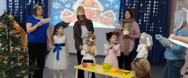 РОЖДЕСТВЕНСКИЕ ГОСТИННЫЕ ПРОХОДЯТ В ДЕТСКИХ САДАХ НИЖНЕГО ТАГИЛА