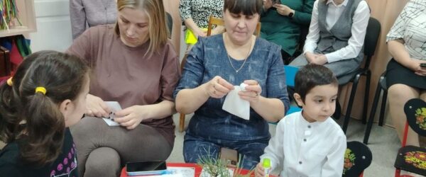 РОЖДЕСТВЕНСКИЕ ГОСТИННЫЕ ПРОХОДЯТ В ДЕТСКИХ САДАХ НИЖНЕГО ТАГИЛА