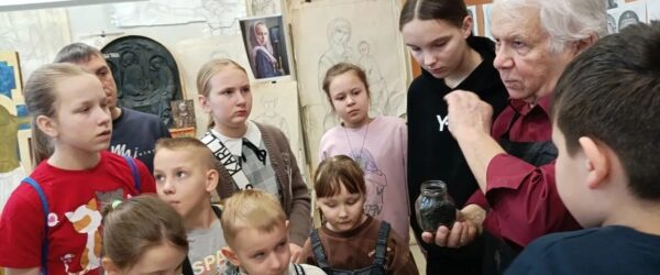 Воспитанники воскресной школы «Благовест» посетили иконописную мастерскую