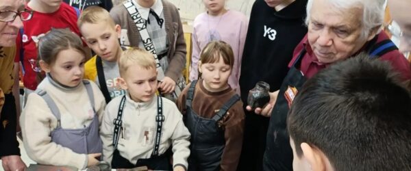 Воспитанники воскресной школы «Благовест» посетили иконописную мастерскую