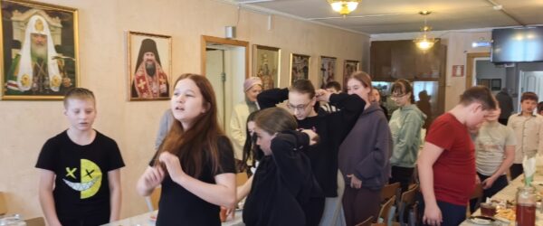 В Воскресной школе храма Дмитрия Донского ГО ЗАТО Свободный после воскресной Литургии прошло познавательно-развлекательное мероприятие, посвященное Дню Православной книги.
