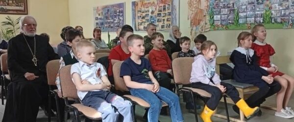 В Воскресной школе храма Дмитрия Донского ГО ЗАТО Свободный после воскресной Литургии прошло познавательно-развлекательное мероприятие, посвященное Дню Православной книги.