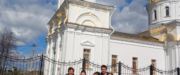 Звон колоколов, роспись яиц и молодёжный бал: пасхальные дни в школе св. вмц. Екатерины