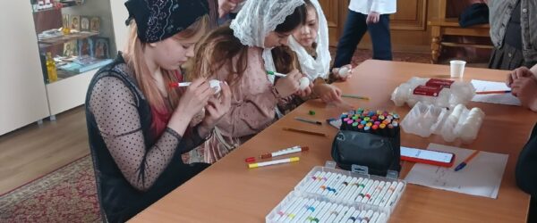 Звон колоколов, роспись яиц и молодёжный бал: пасхальные дни в школе св. вмц. Екатерины