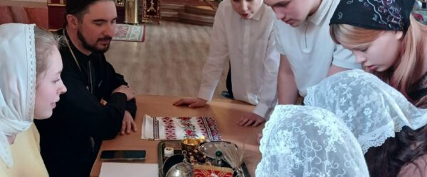 Звон колоколов, роспись яиц и молодёжный бал: пасхальные дни в школе св. вмц. Екатерины