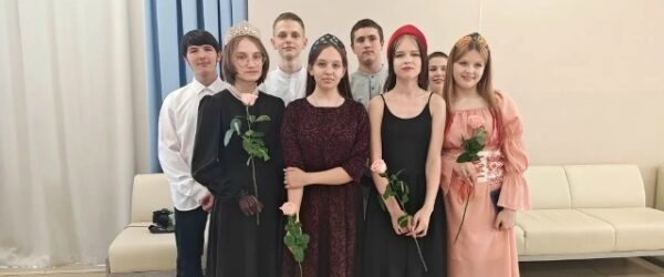 Звон колоколов, роспись яиц и молодёжный бал: пасхальные дни в школе св. вмц. Екатерины